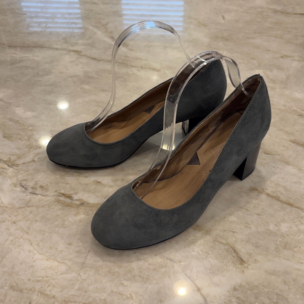 Adrienne‎ Vittadini Gray Suede Block Heel Pumps Size 7M Classic Work